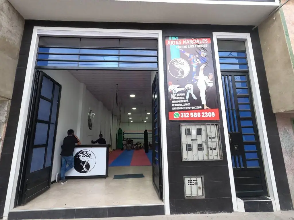 Entrada al centro de entrenamiento